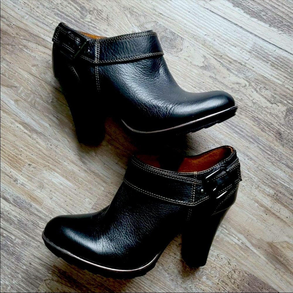 Sofft Womens Willa Black 1068801 Leather Side Zipper Ankle Heel Bootie Size 6?